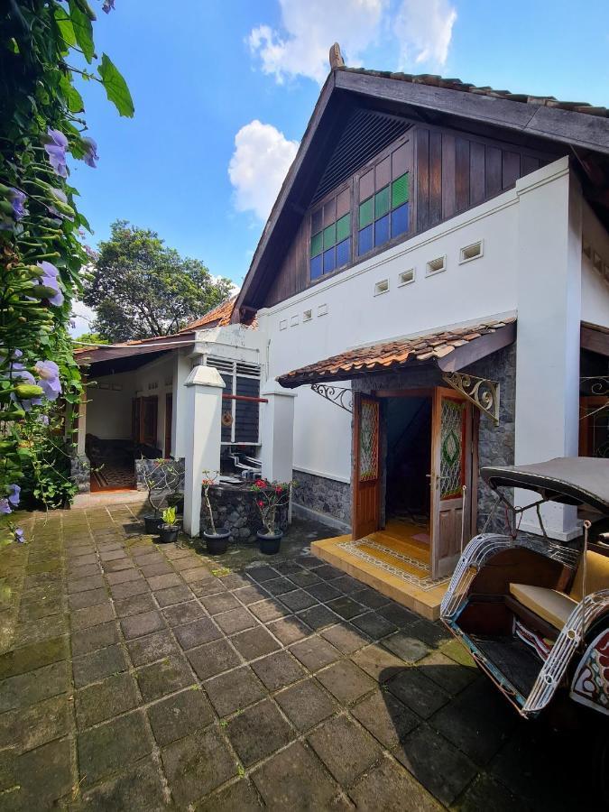 Omah Pitoe Yogya Homestay Yogyakarta Exteriör bild